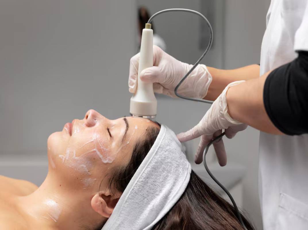 A female patient is undergoing skin treatment by the Best Dermatologist in Lake Town